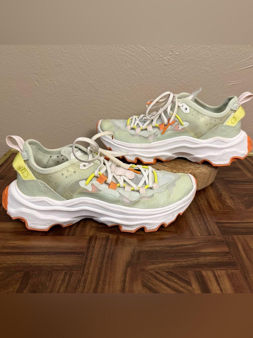 Sorel Kinetic Breakthru Tech Lace Women’s Sneakers Tea Light/Sea Salt Size 7